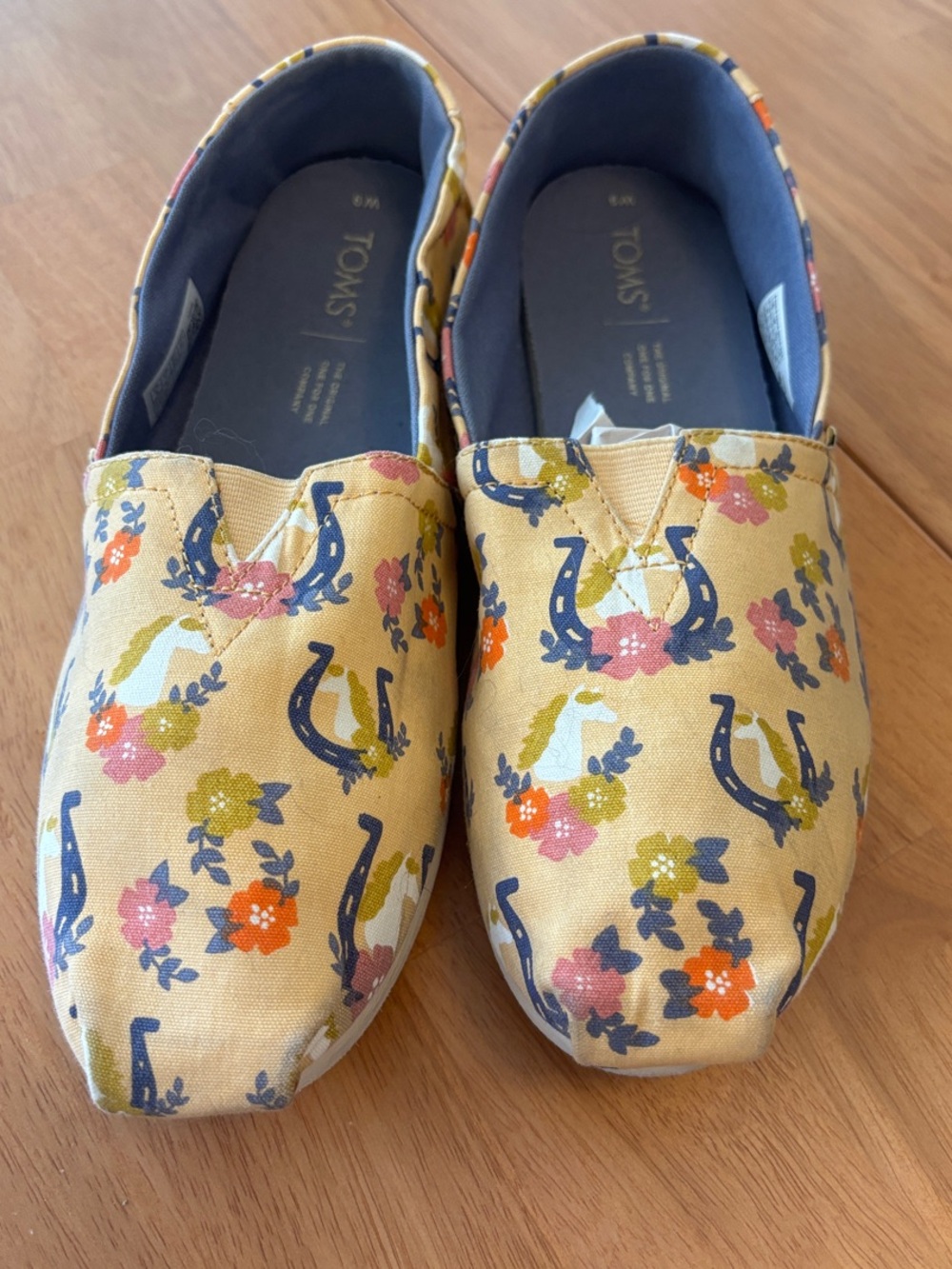 TOMS Alpargata Apricot Slip-On Shoes with Horseshoe Print ~ Women’s 9 ~